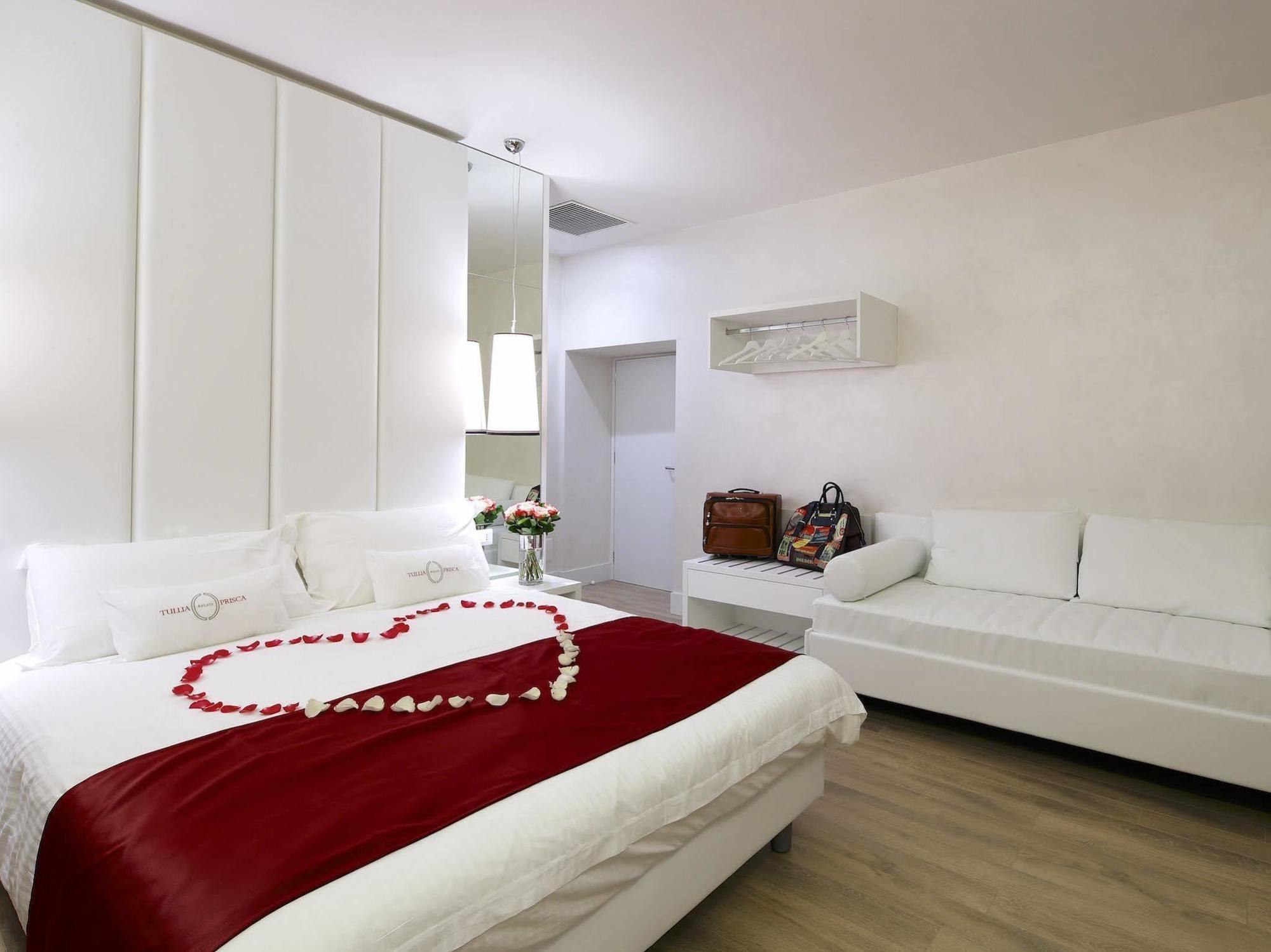 Tullia And Prisca Relais Guest House Рим Экстерьер фото