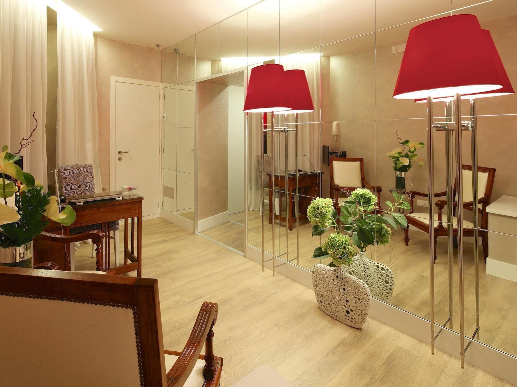 Tullia And Prisca Relais Guest House Рим Экстерьер фото